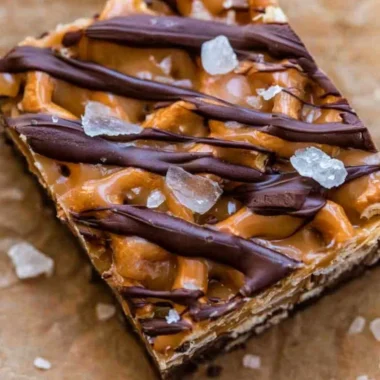 Delicious salted caramel pretzel bark with a crunchy texture and sweet flavor